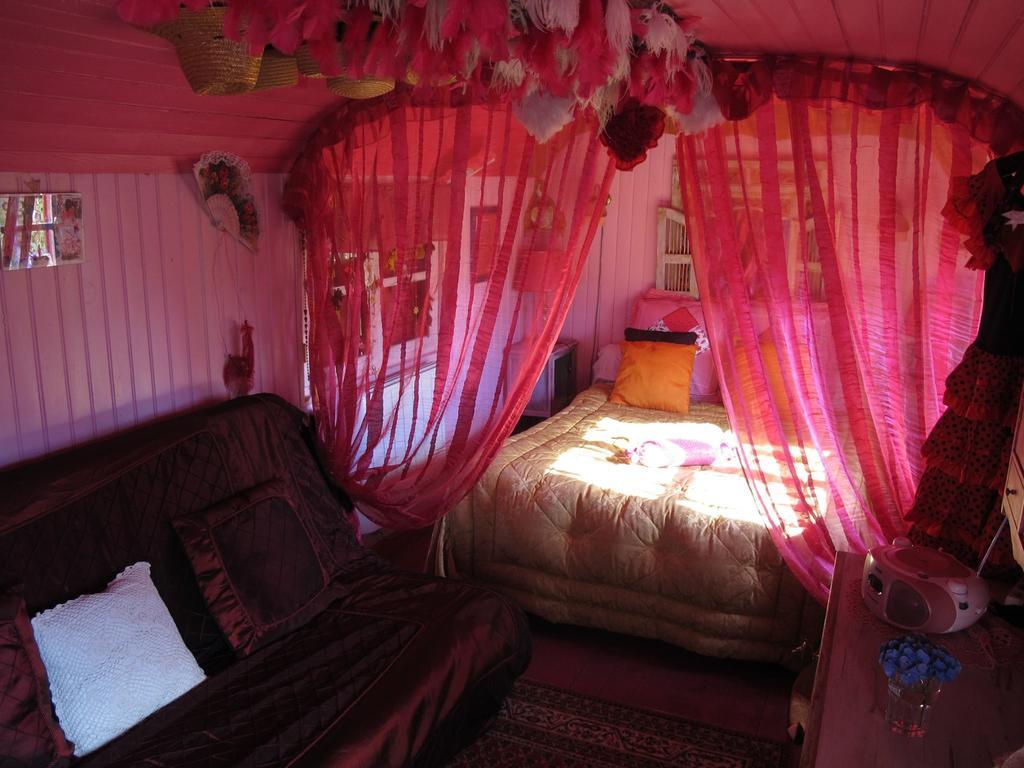 La Roulotte De Lola - Chambre D'Hotes La Celle  Eksteriør billede