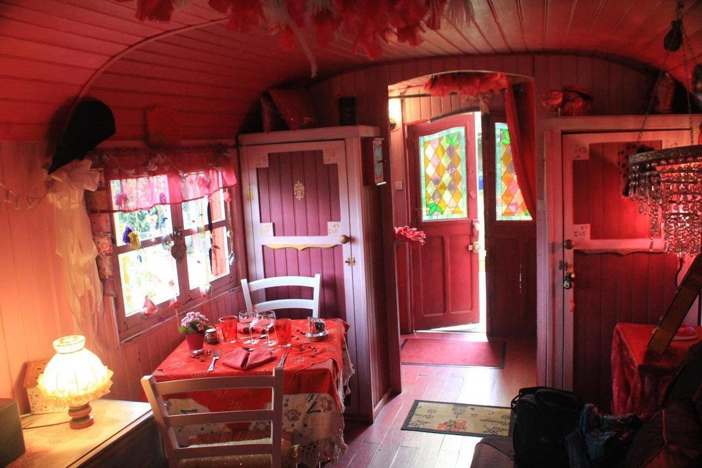 La Roulotte De Lola - Chambre D'Hotes La Celle  Eksteriør billede