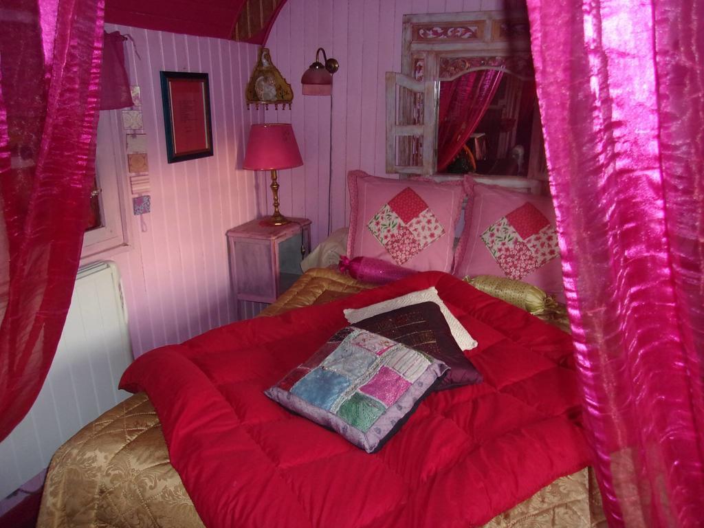 La Roulotte De Lola - Chambre D'Hotes La Celle  Eksteriør billede