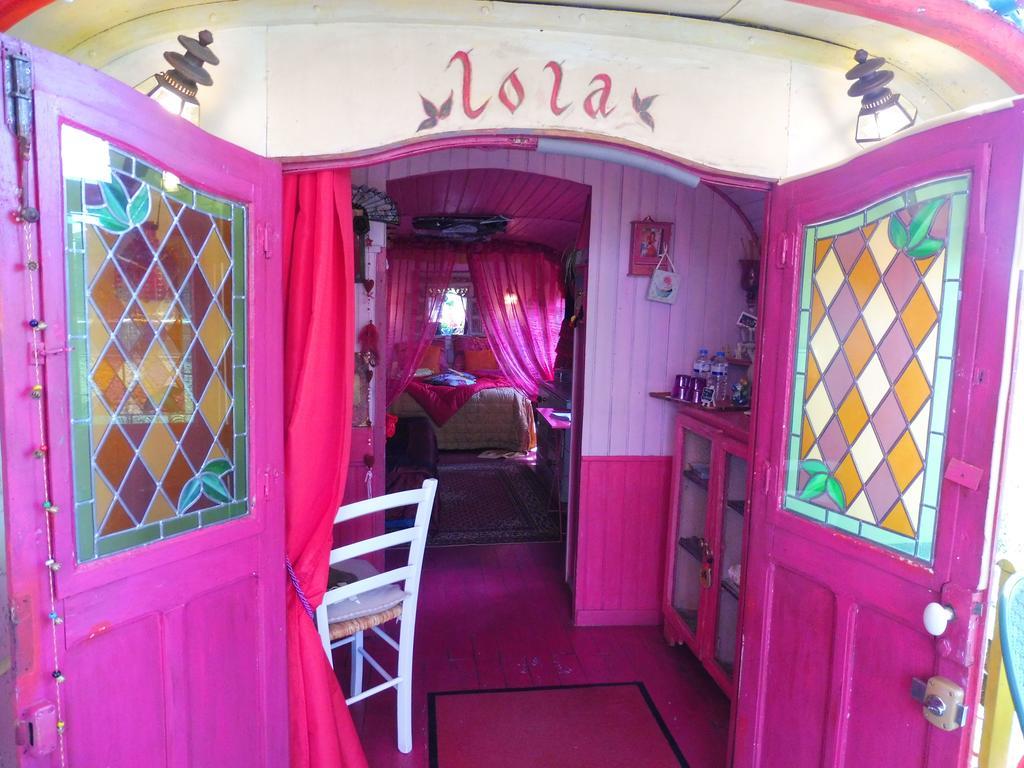 La Roulotte De Lola - Chambre D'Hotes La Celle  Eksteriør billede
