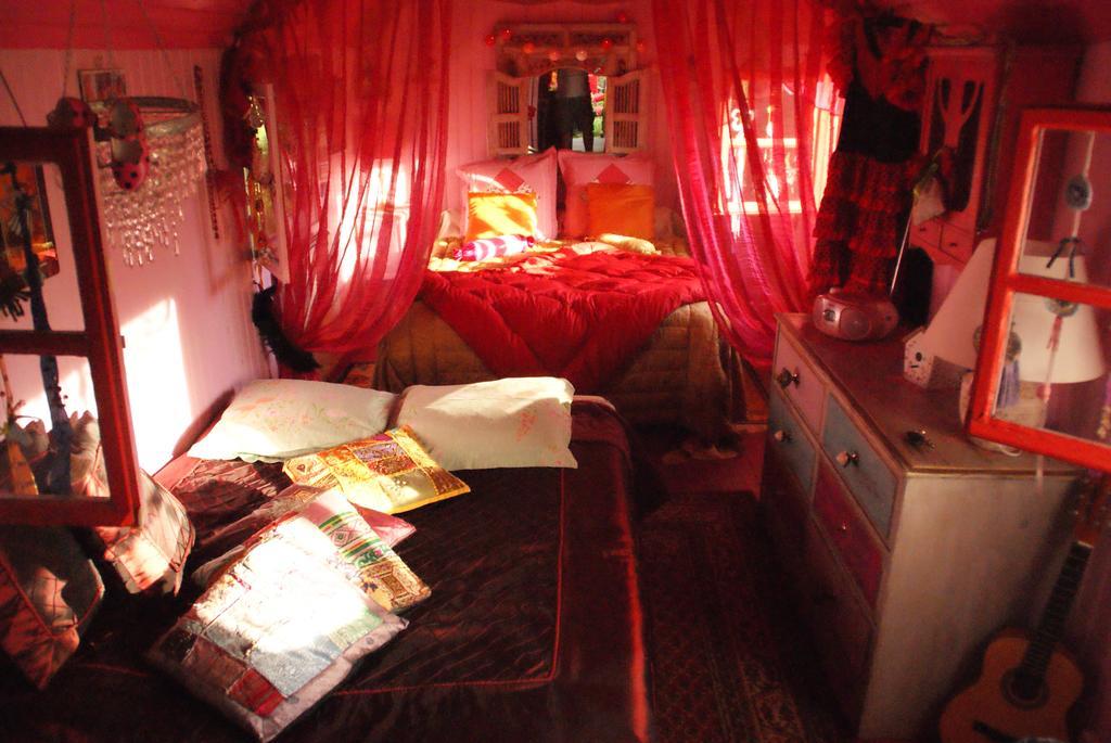 La Roulotte De Lola - Chambre D'Hotes La Celle  Eksteriør billede